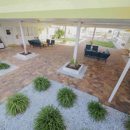 The Sands Of Treasure Island Hotel St. Pete Beach Exterior photo