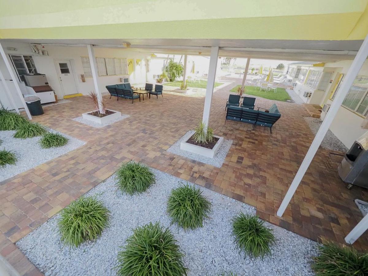 The Sands Of Treasure Island Hotel St. Pete Beach Exterior photo