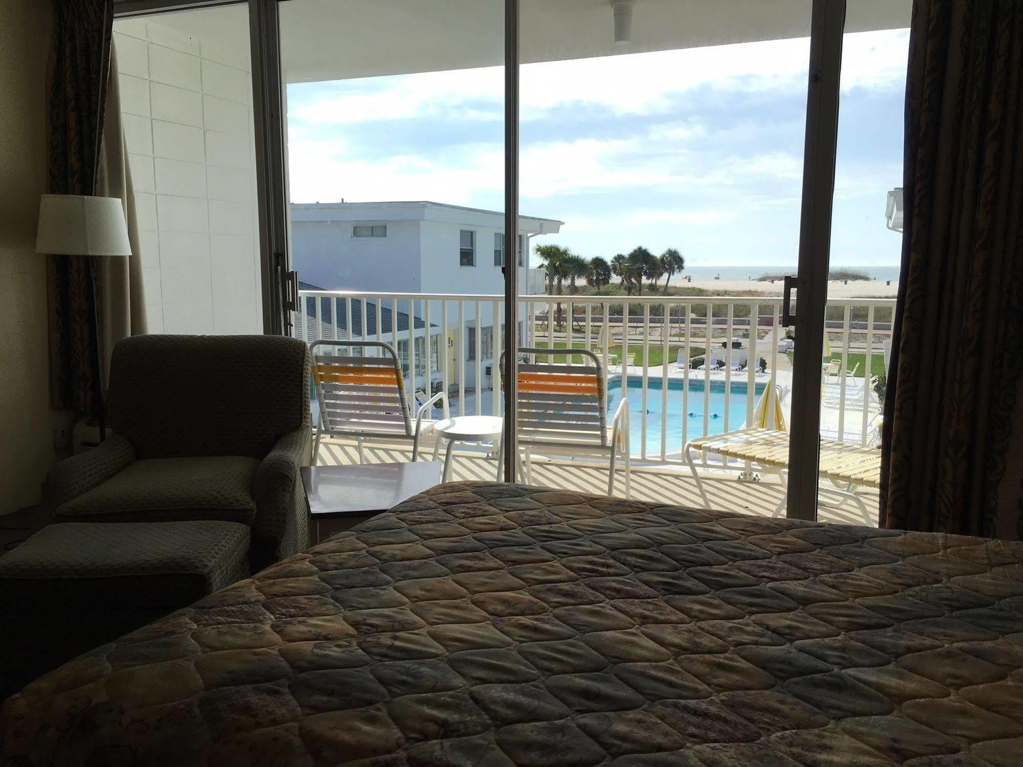 The Sands Of Treasure Island Hotel St. Pete Beach Exterior photo