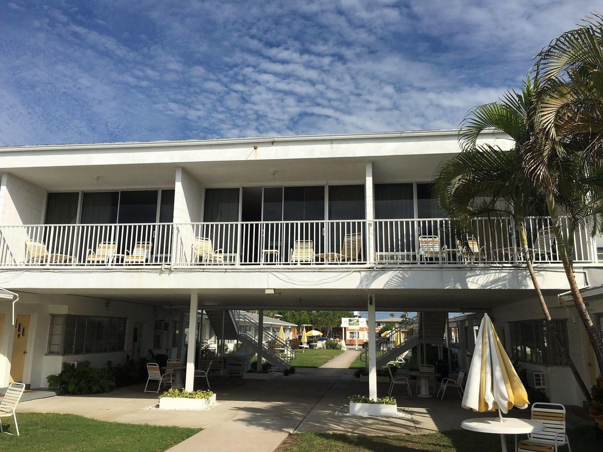 The Sands Of Treasure Island Hotel St. Pete Beach Exterior photo